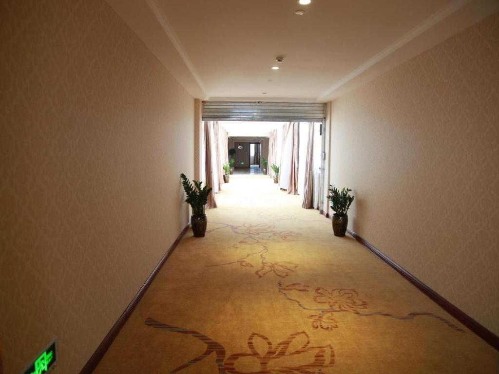 Vienna Hotel Shanghai Pudong Airport Экстерьер фото