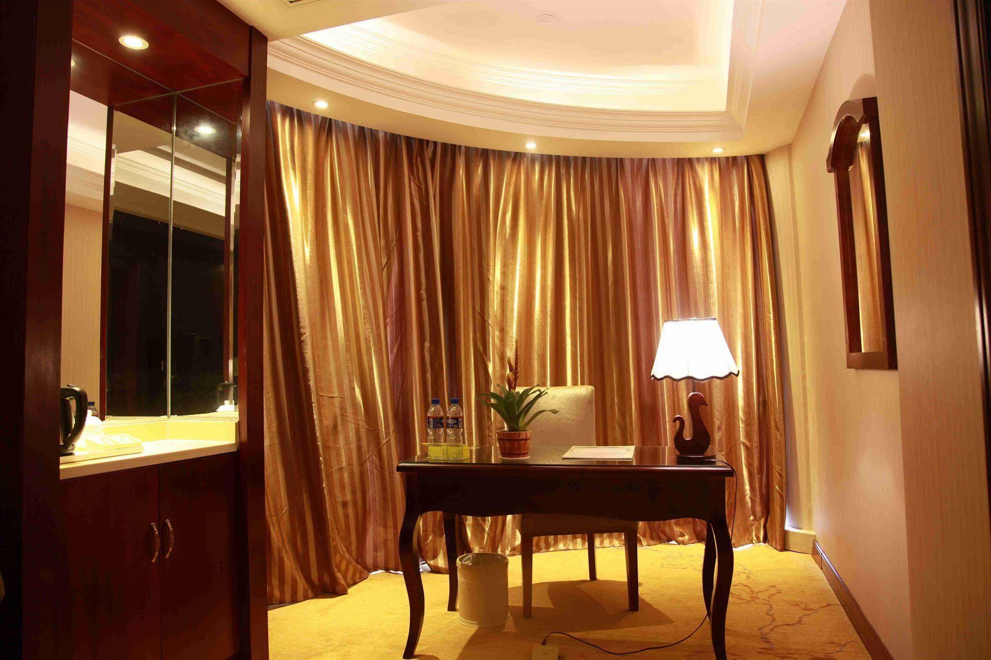 Vienna Hotel Shanghai Pudong Airport Экстерьер фото