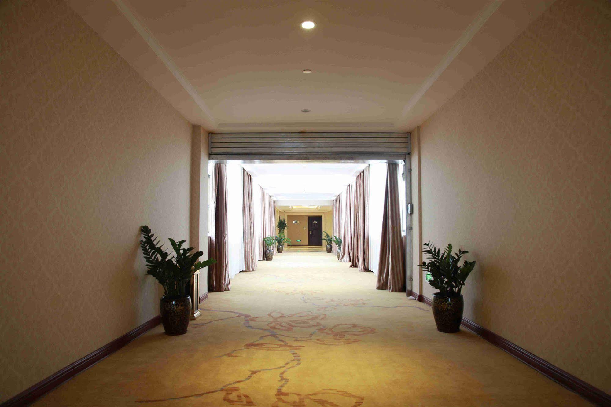 Vienna Hotel Shanghai Pudong Airport Экстерьер фото